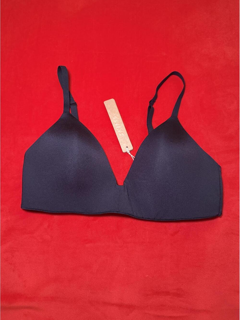 Skims Wireless Form T Shirt Bra Color ONYX Size 34D